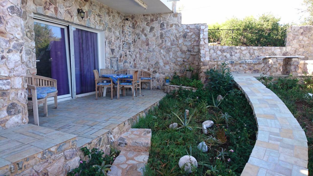 το πετρινο Agia Marina Mikrolimanou